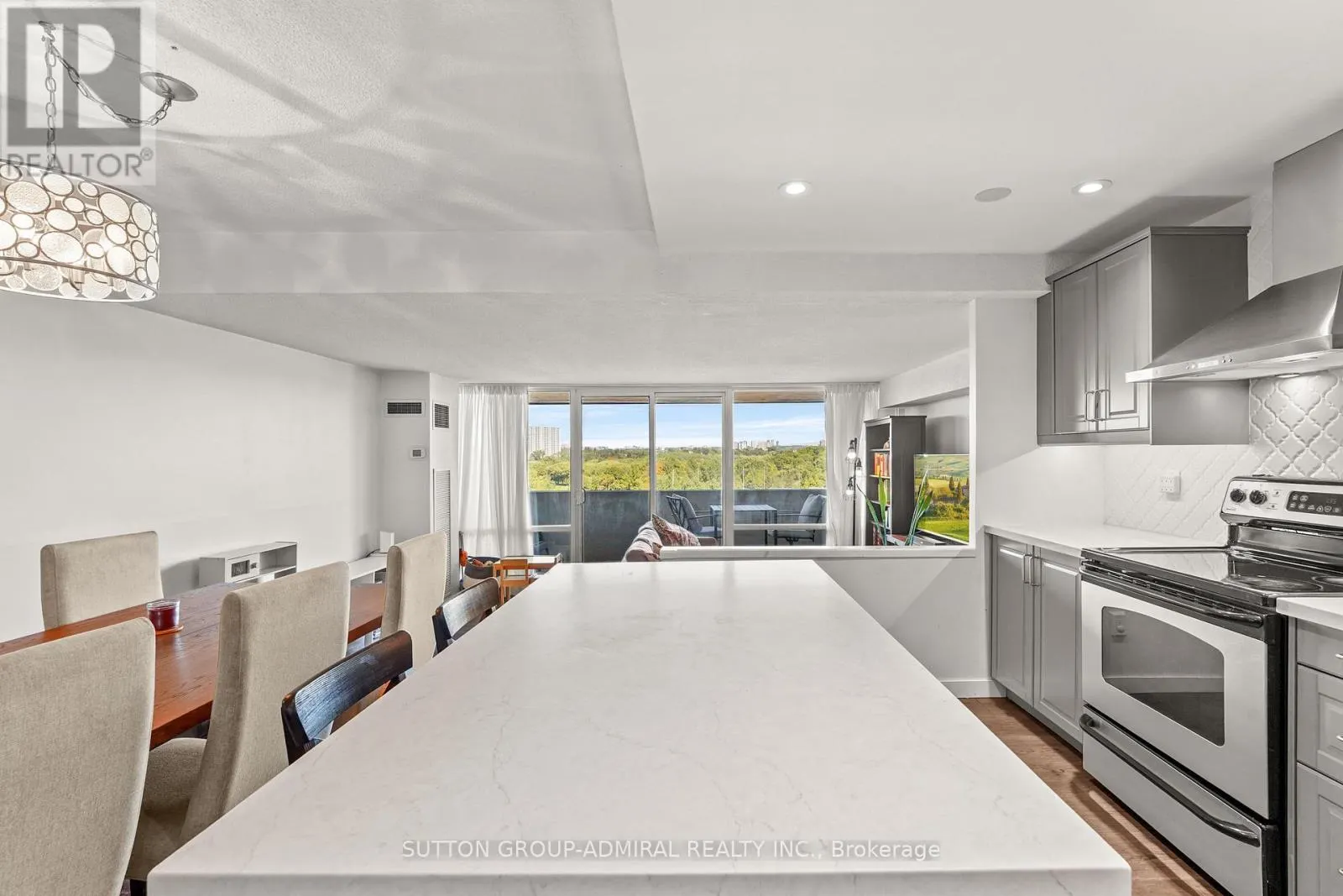 1001 - 270 SCARLETT ROAD