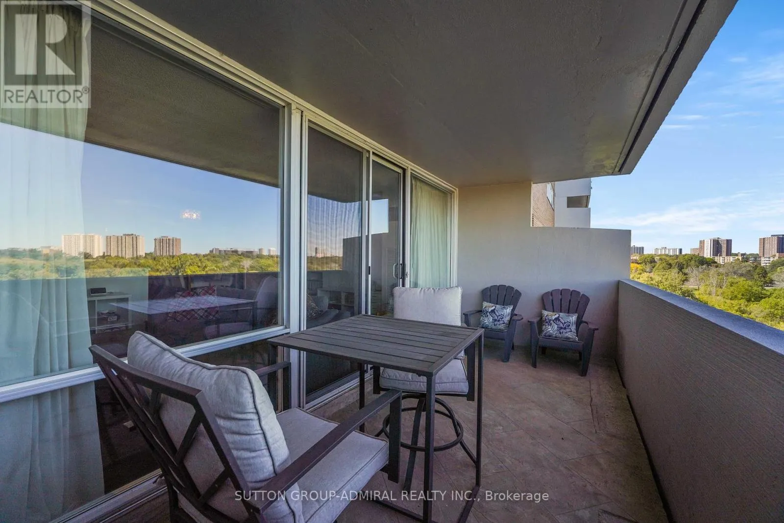 1001 - 270 SCARLETT ROAD