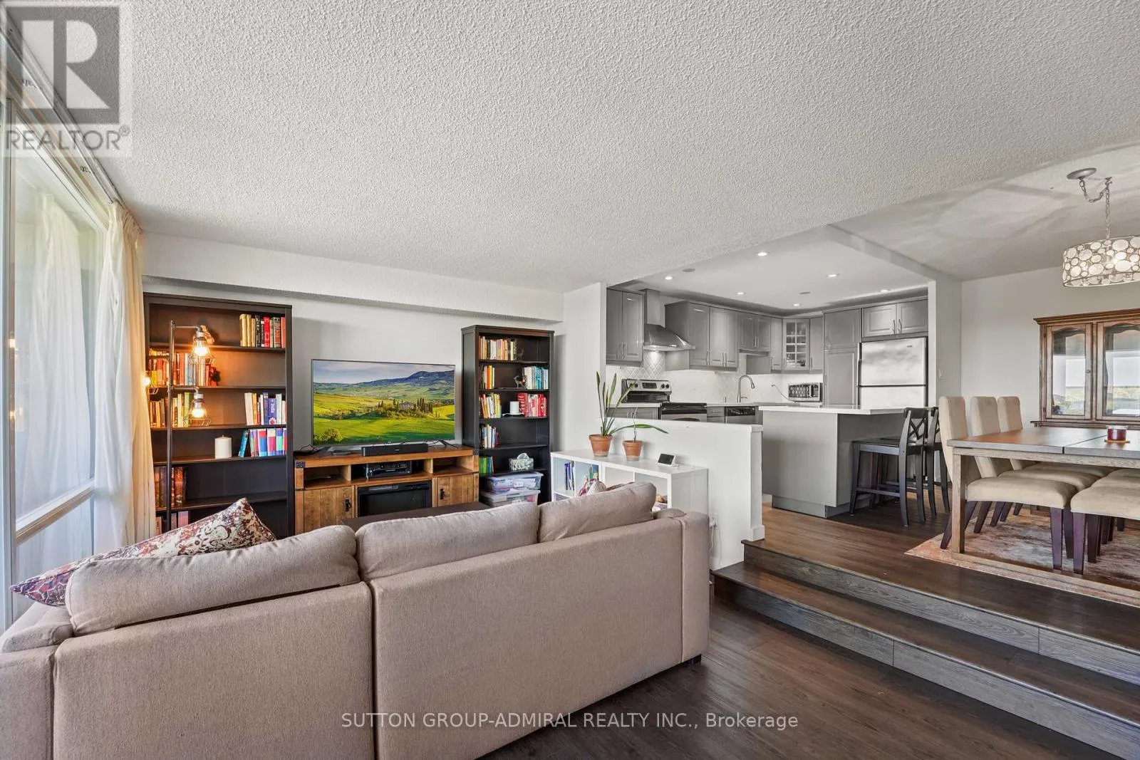 1001 - 270 SCARLETT ROAD