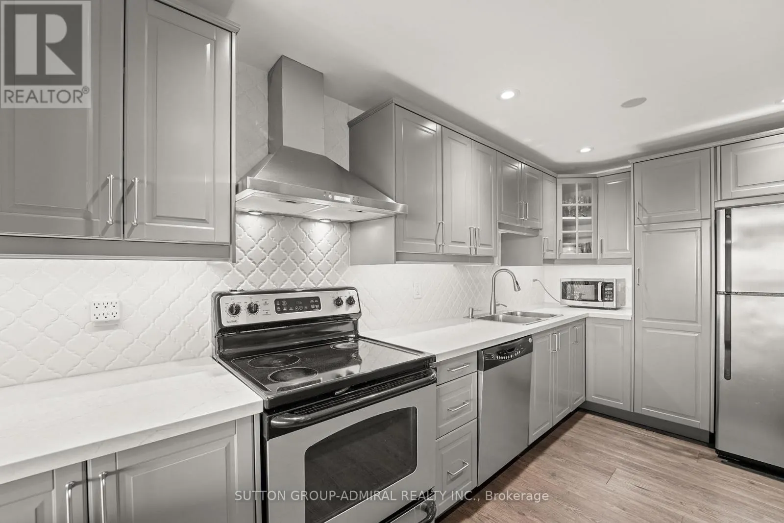 1001 - 270 SCARLETT ROAD