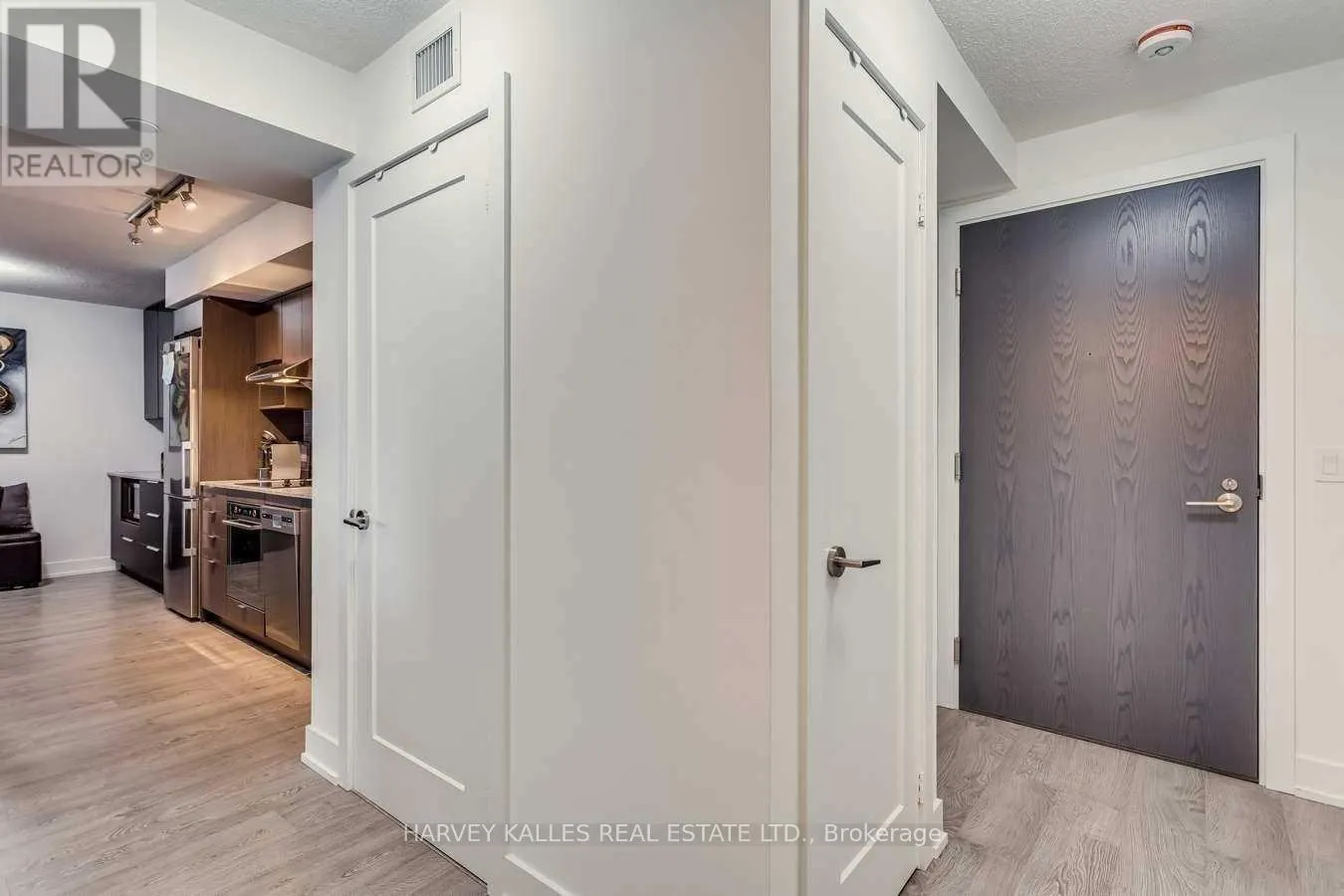 1206 - 7 MABELLE AVENUE
