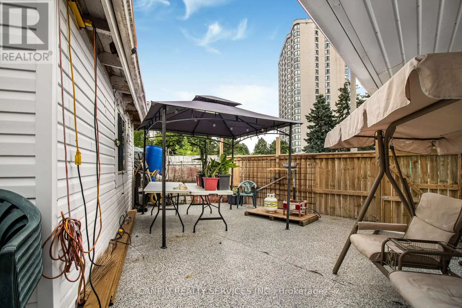 95 HUNTINGWOOD CRESCENT