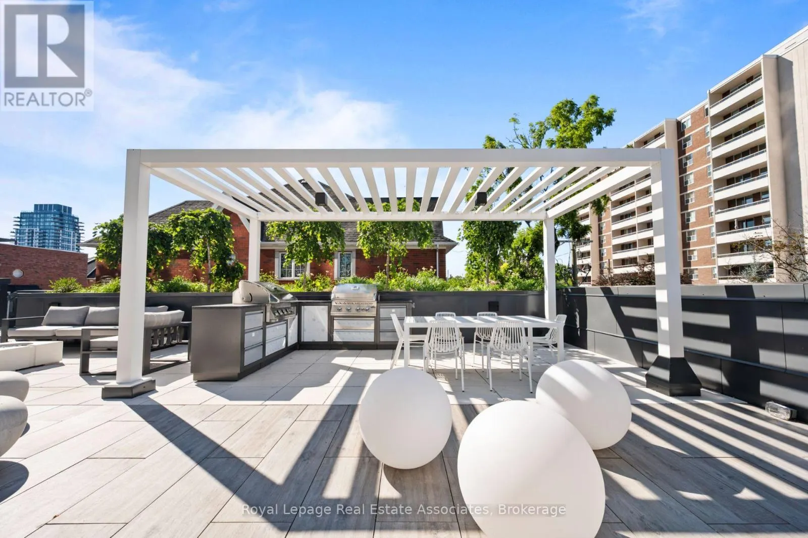 602 - 370 MARTHA STREET