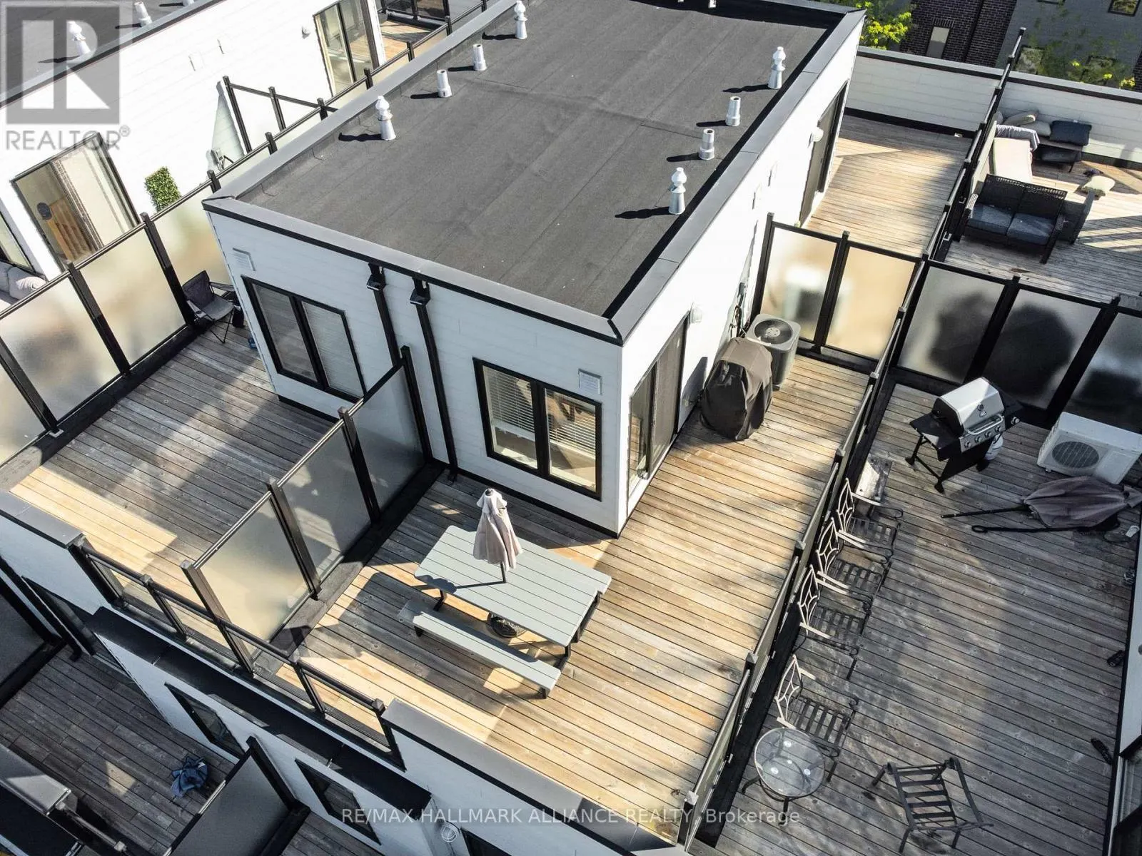 12 - 1150 STROUD LANE