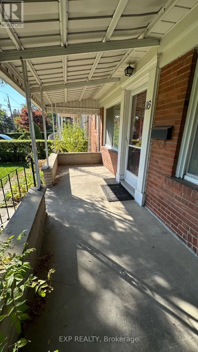 16 KING GEORGES DRIVE W