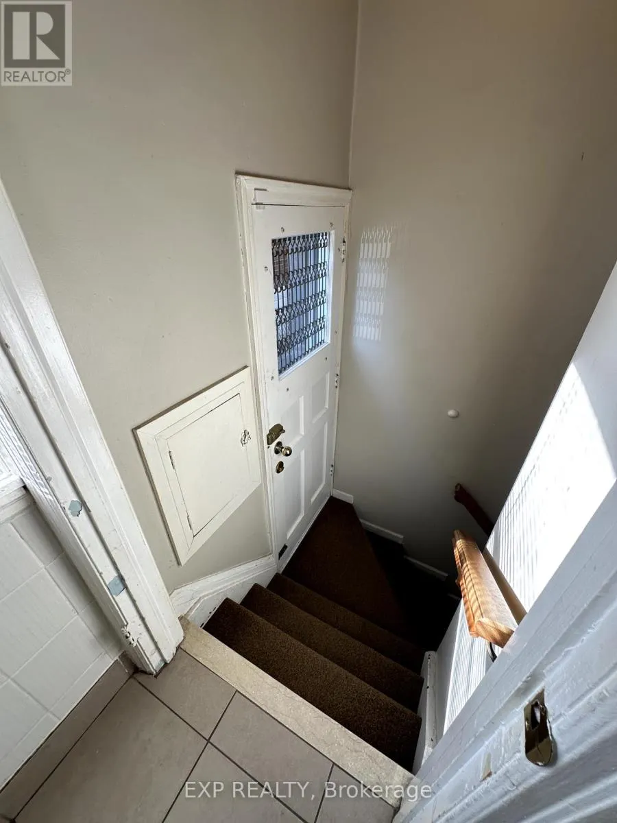 16 KING GEORGES DRIVE W