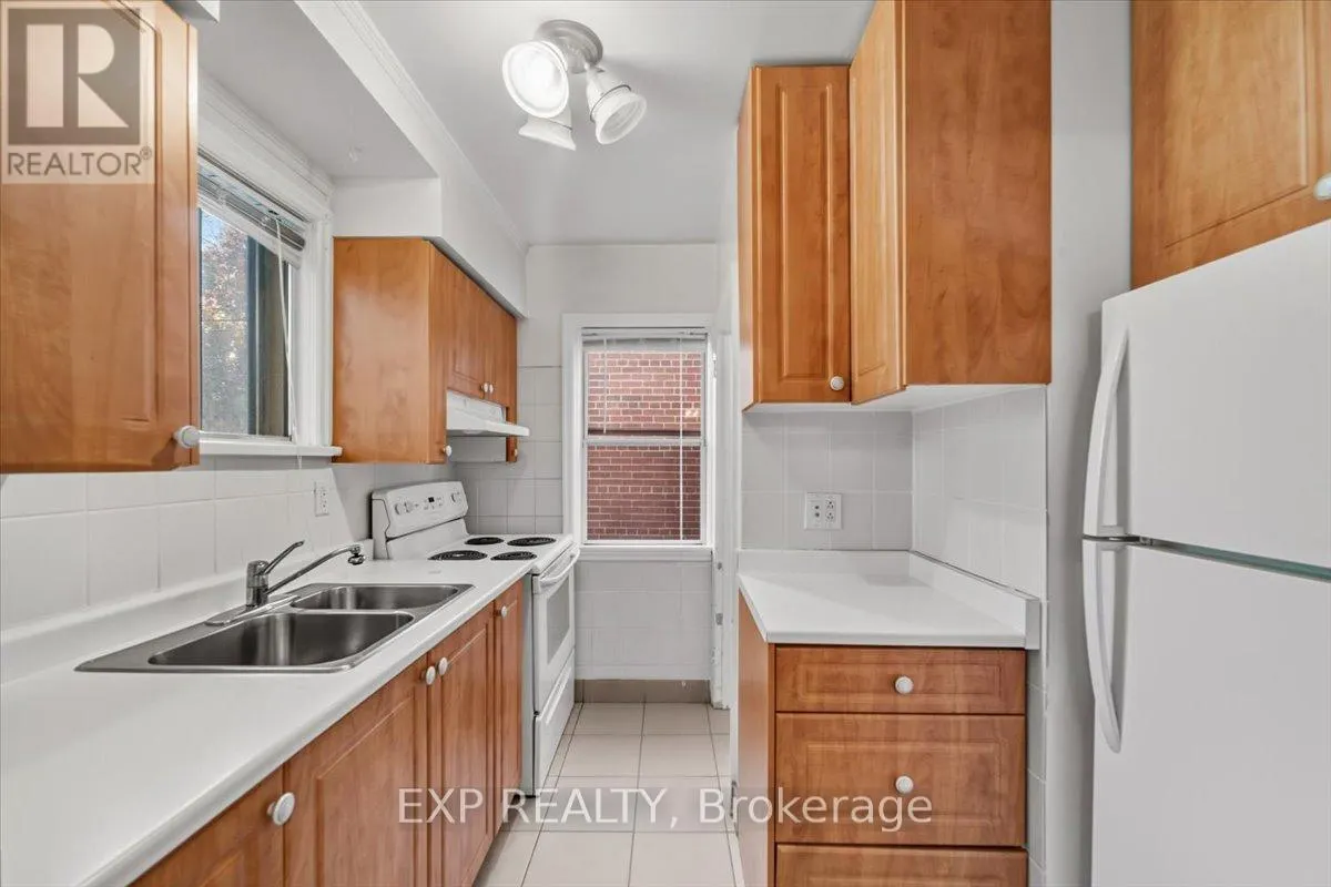 16 KING GEORGES DRIVE W