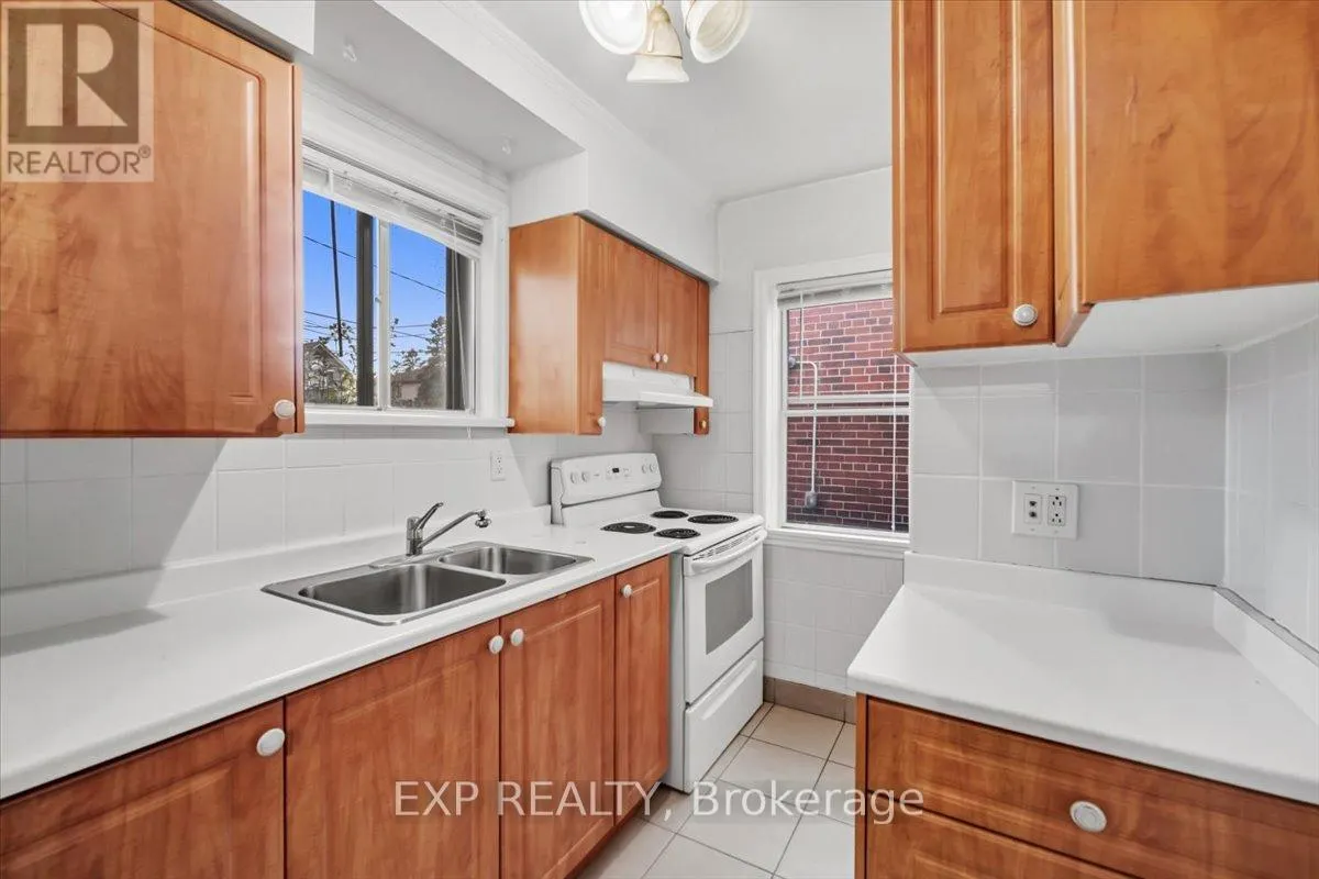 16 KING GEORGES DRIVE W