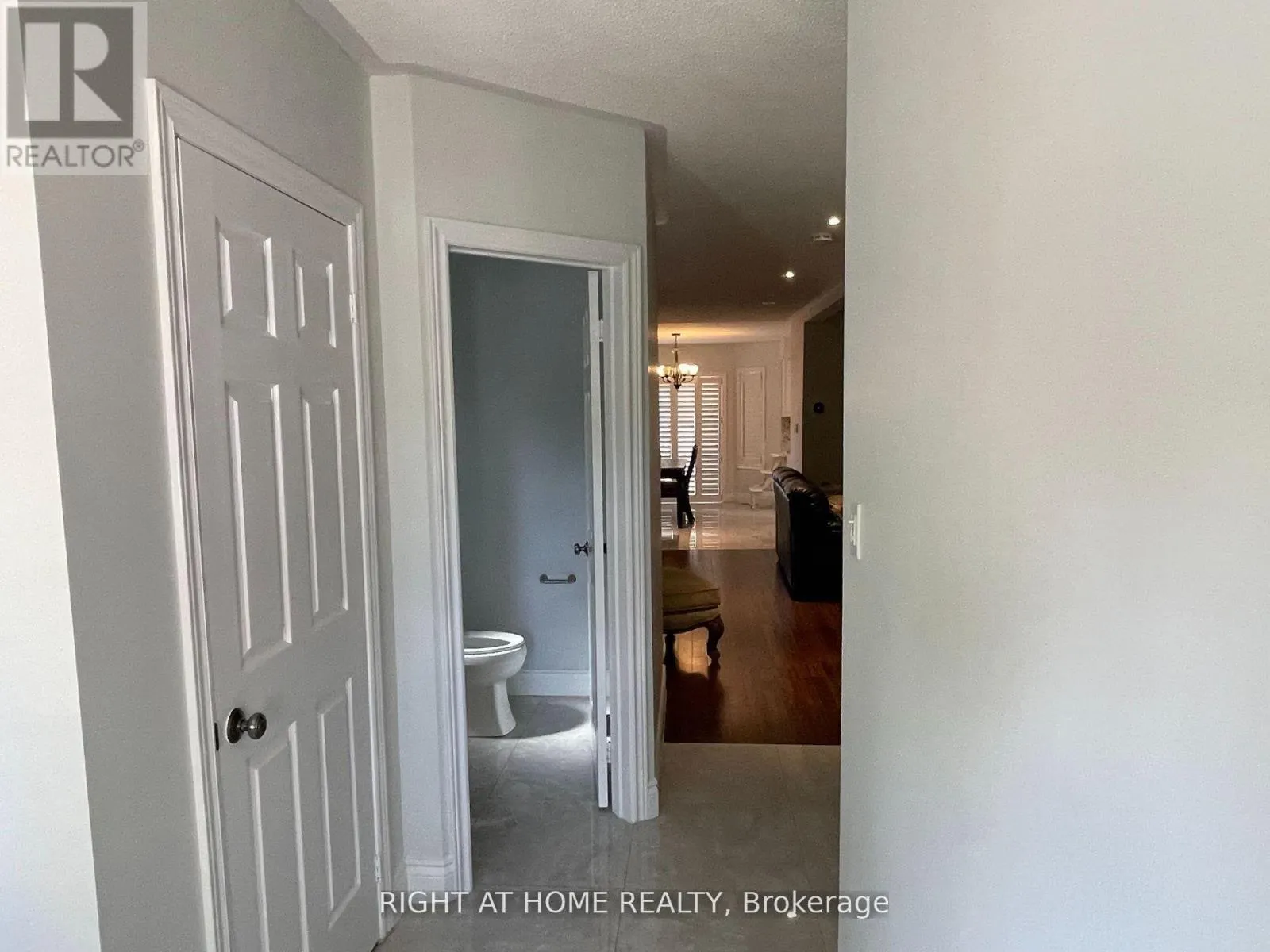 18 ARCHBURY CIRCLE