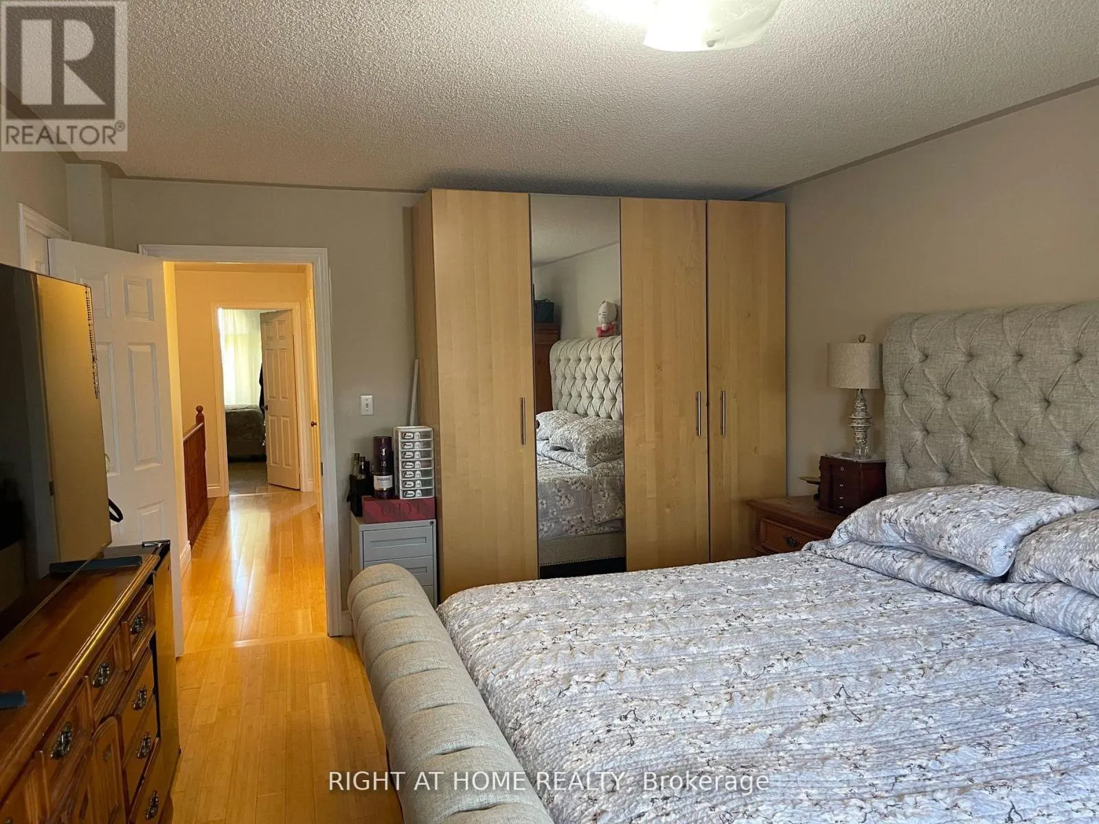18 ARCHBURY CIRCLE