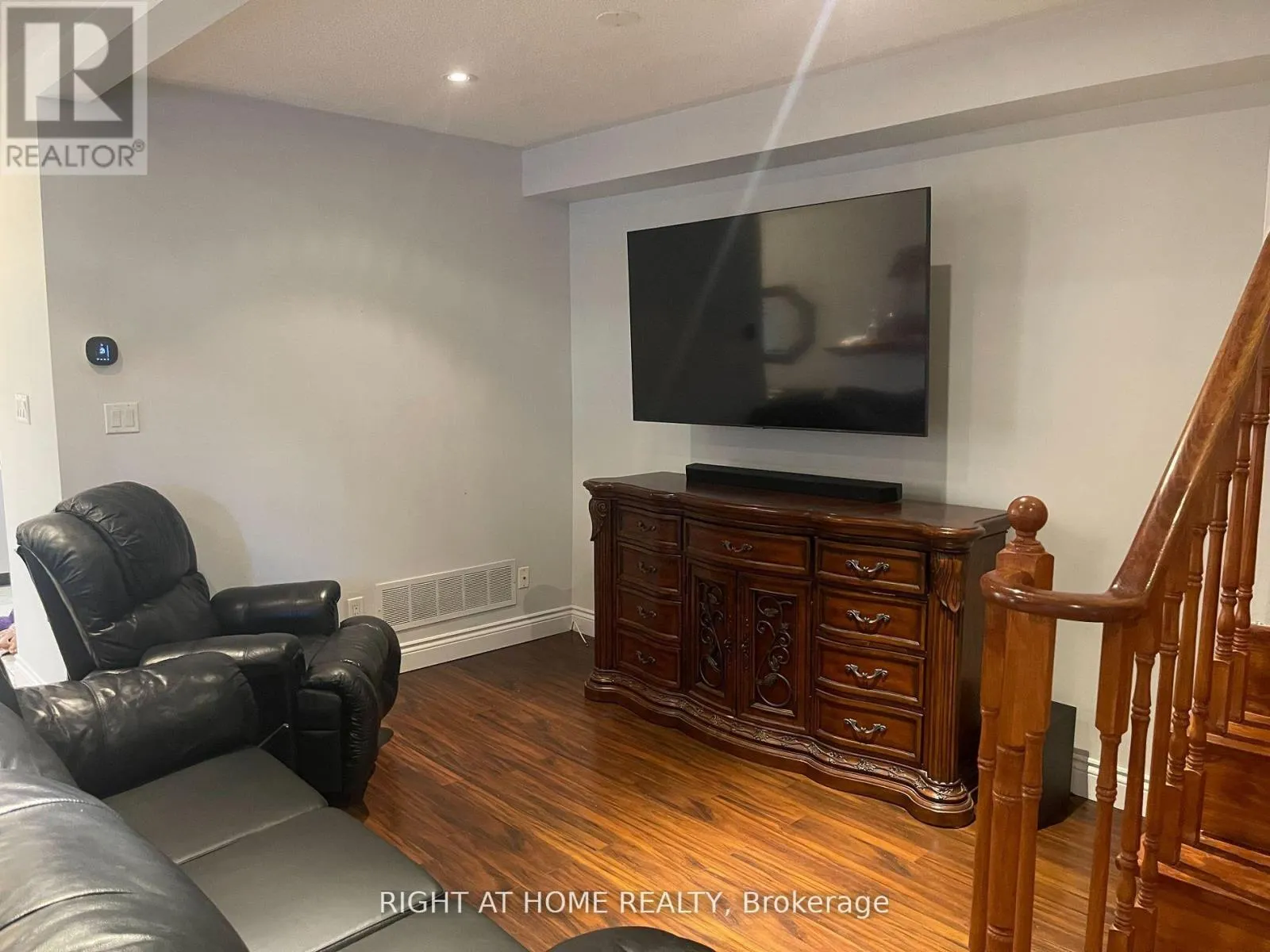18 ARCHBURY CIRCLE