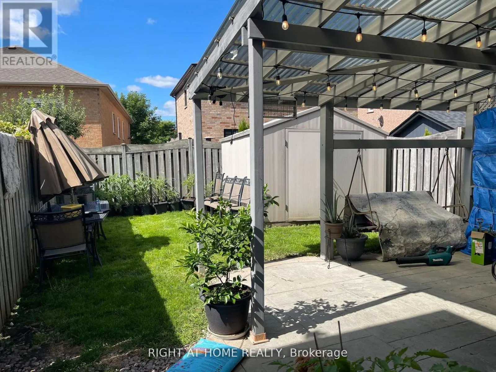 18 ARCHBURY CIRCLE