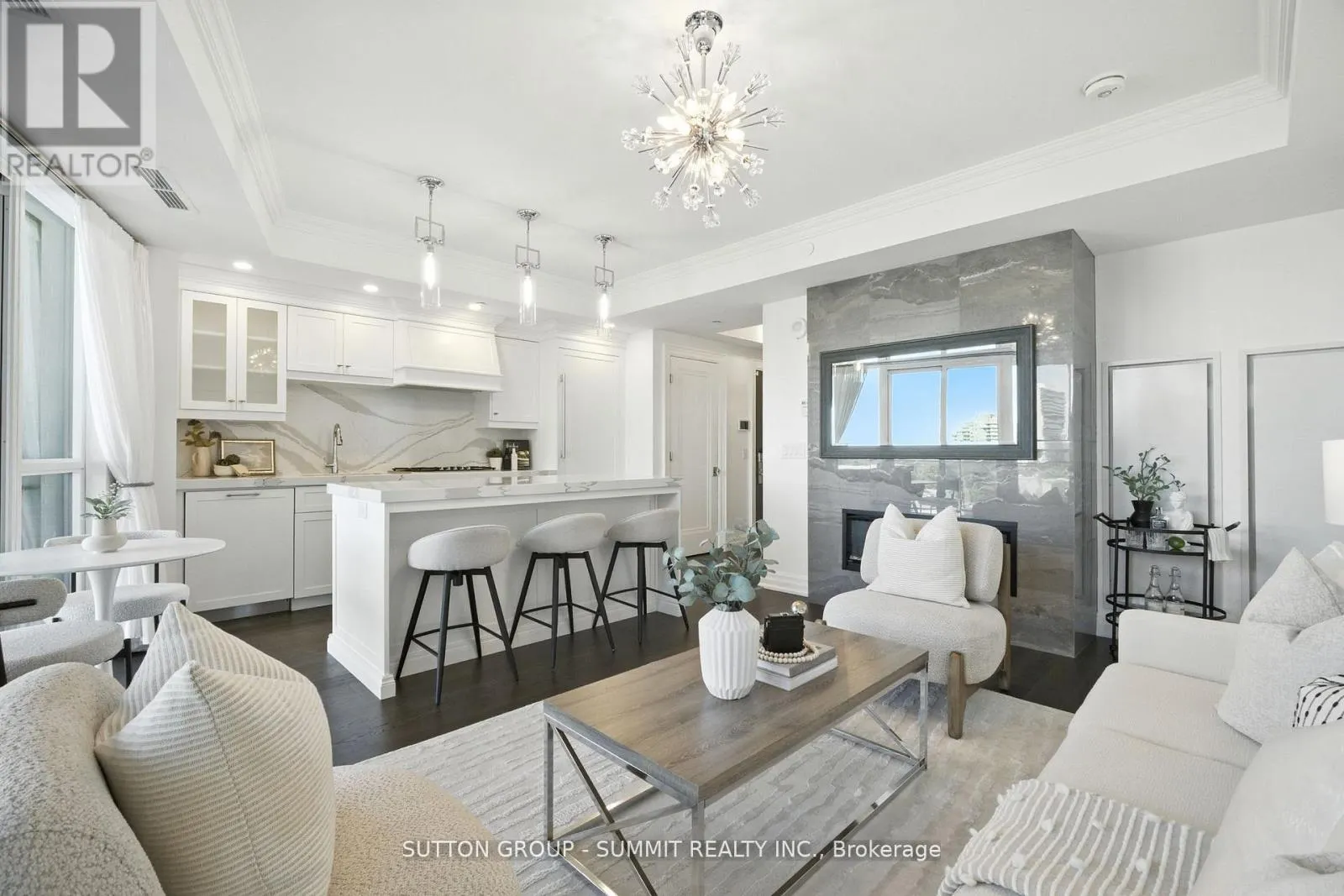 404 - 2060 LAKESHORE ROAD