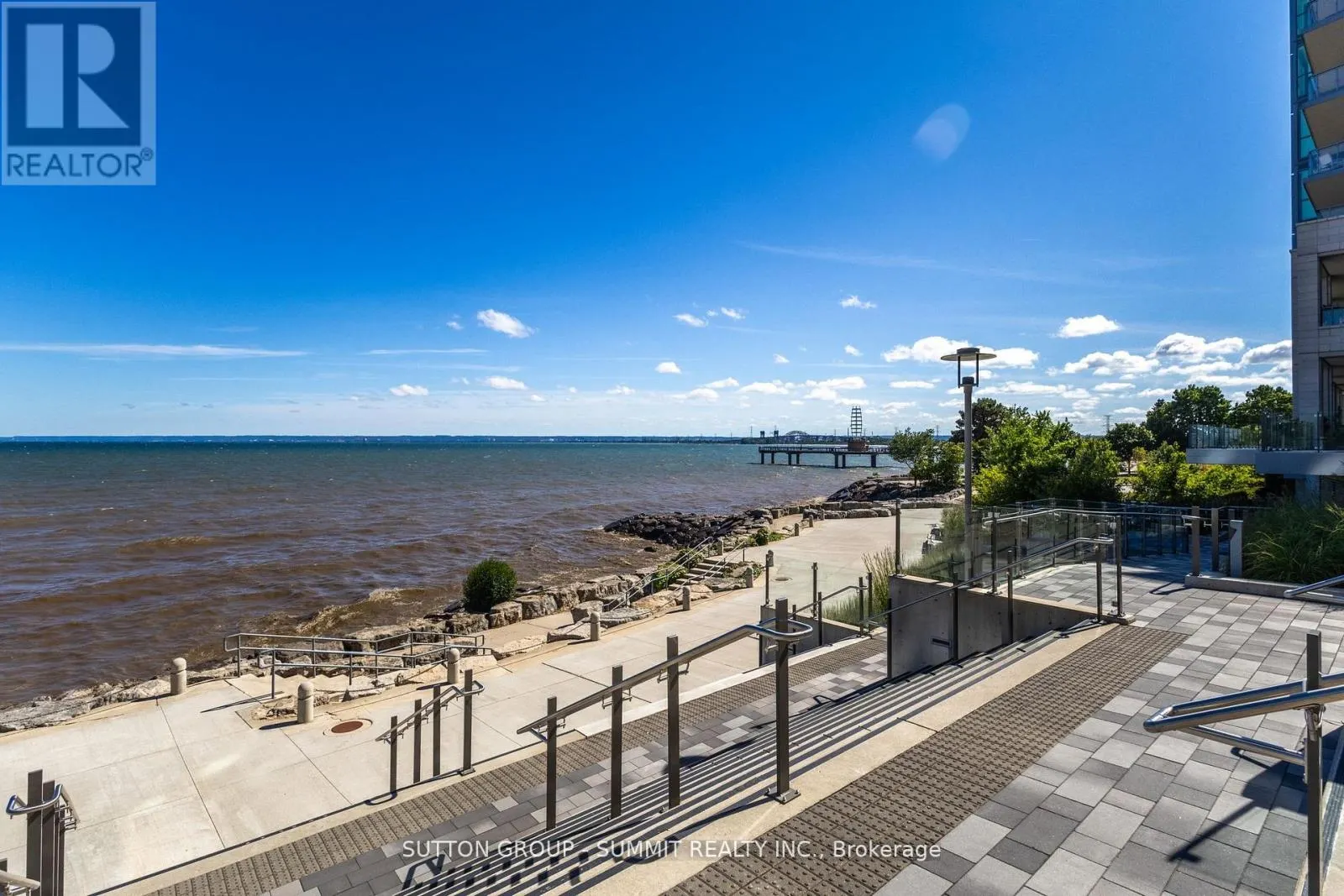 404 - 2060 LAKESHORE ROAD