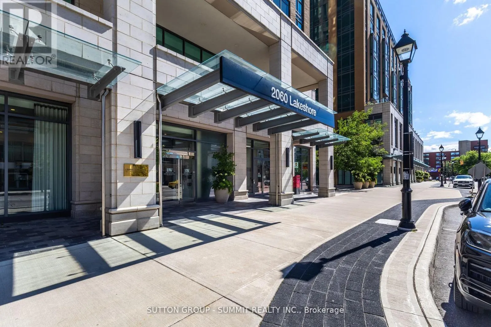 404 - 2060 LAKESHORE ROAD