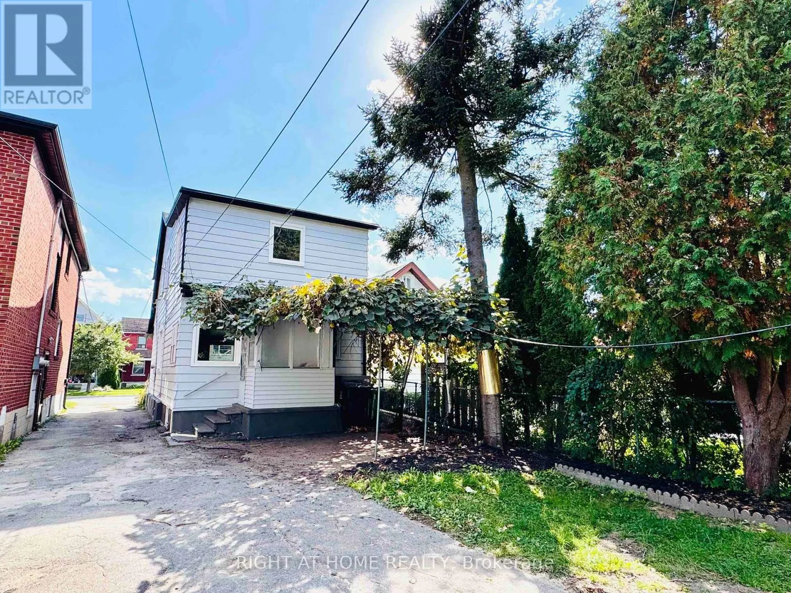 28 PENDEEN AVENUE