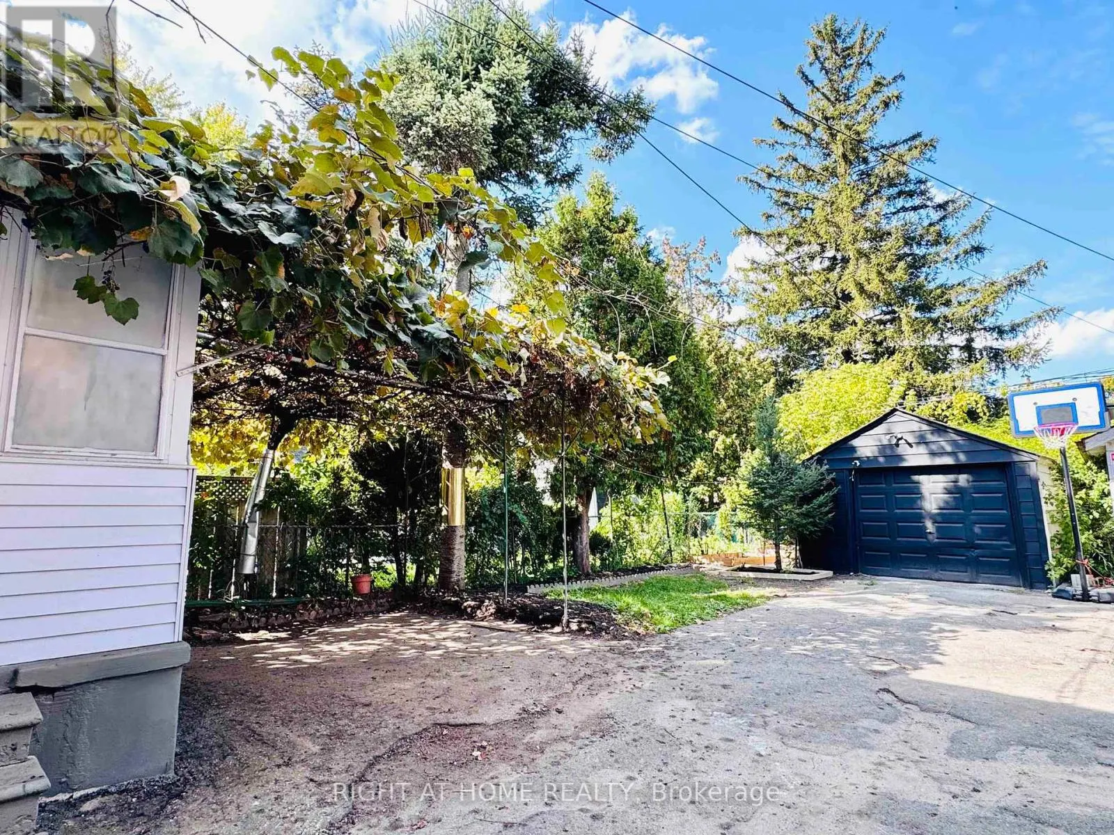 28 PENDEEN AVENUE