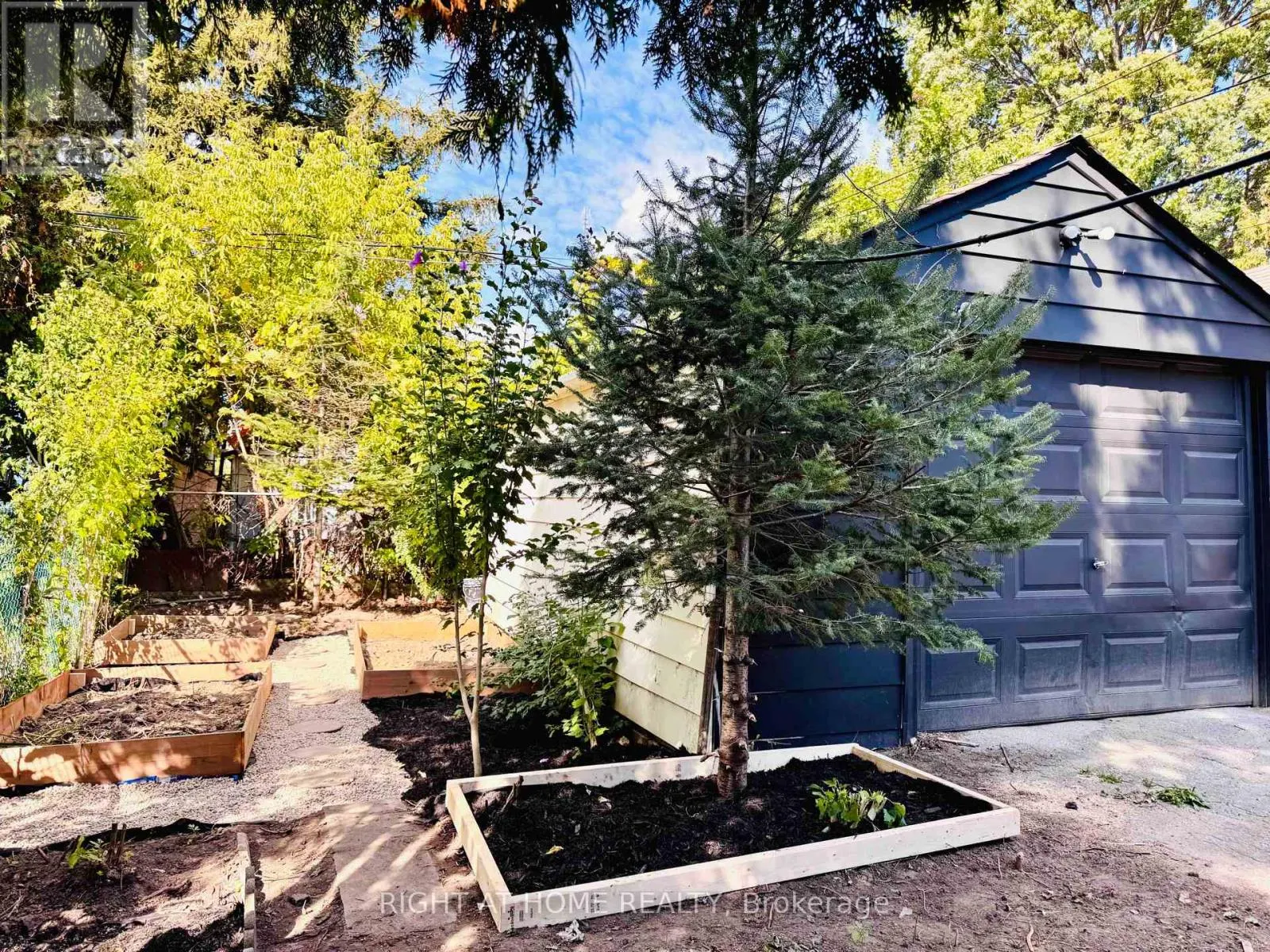 28 PENDEEN AVENUE