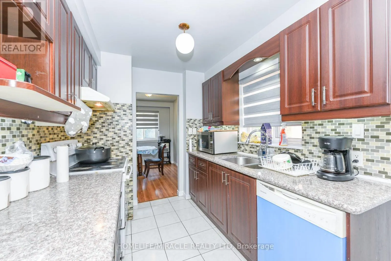 3442 LADDIE CRESCENT