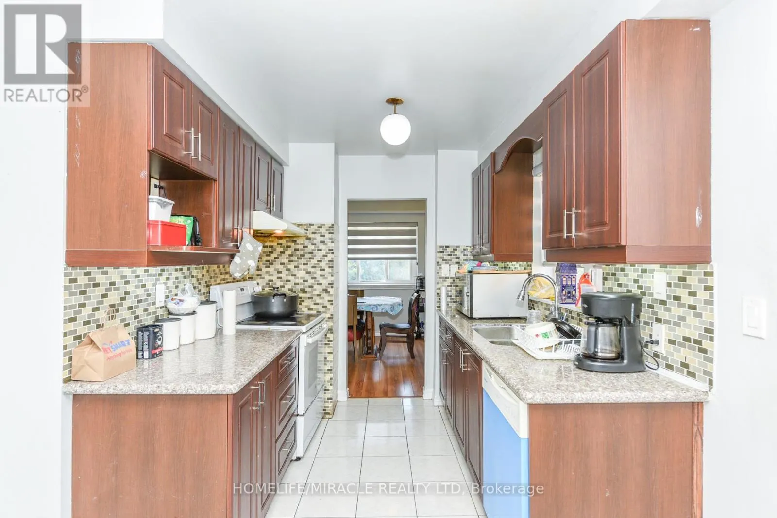 3442 LADDIE CRESCENT
