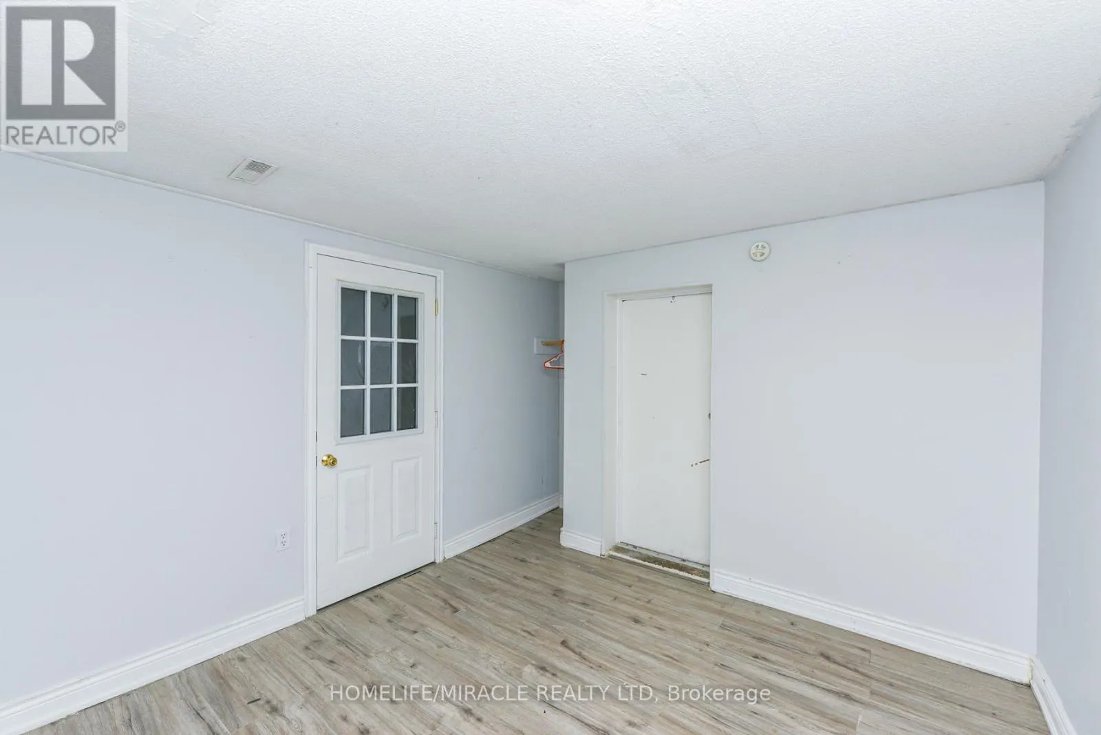 3442 LADDIE CRESCENT