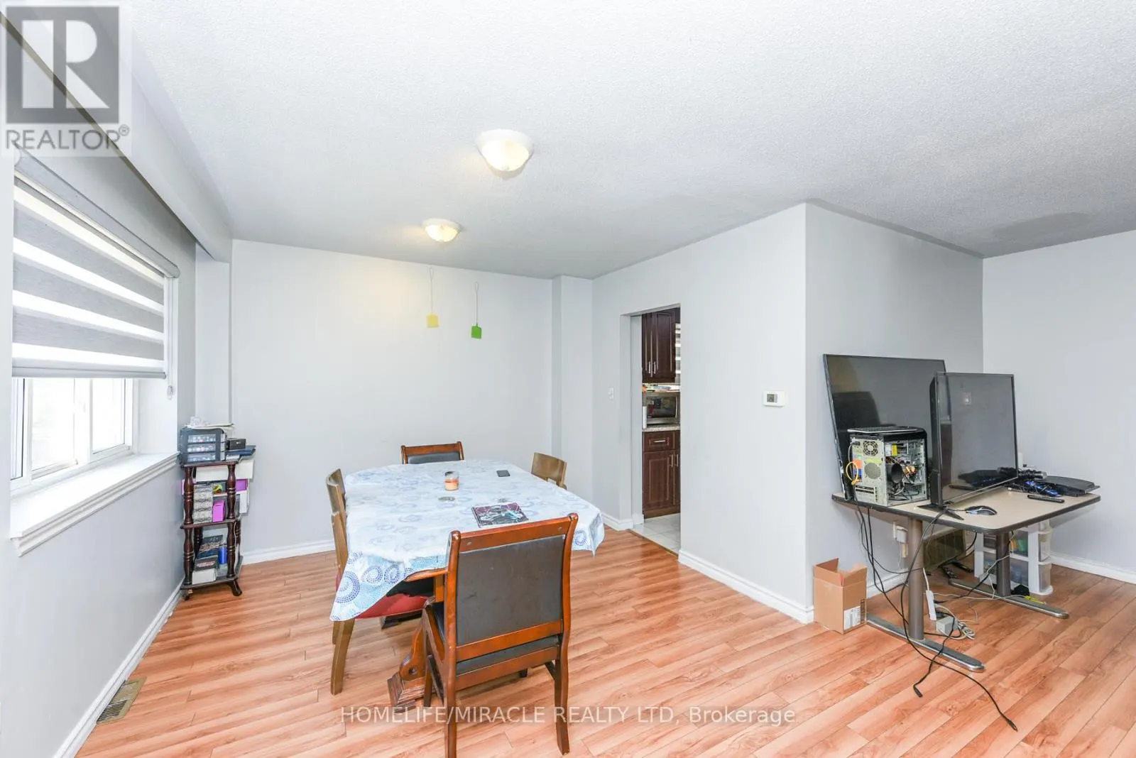 3442 LADDIE CRESCENT
