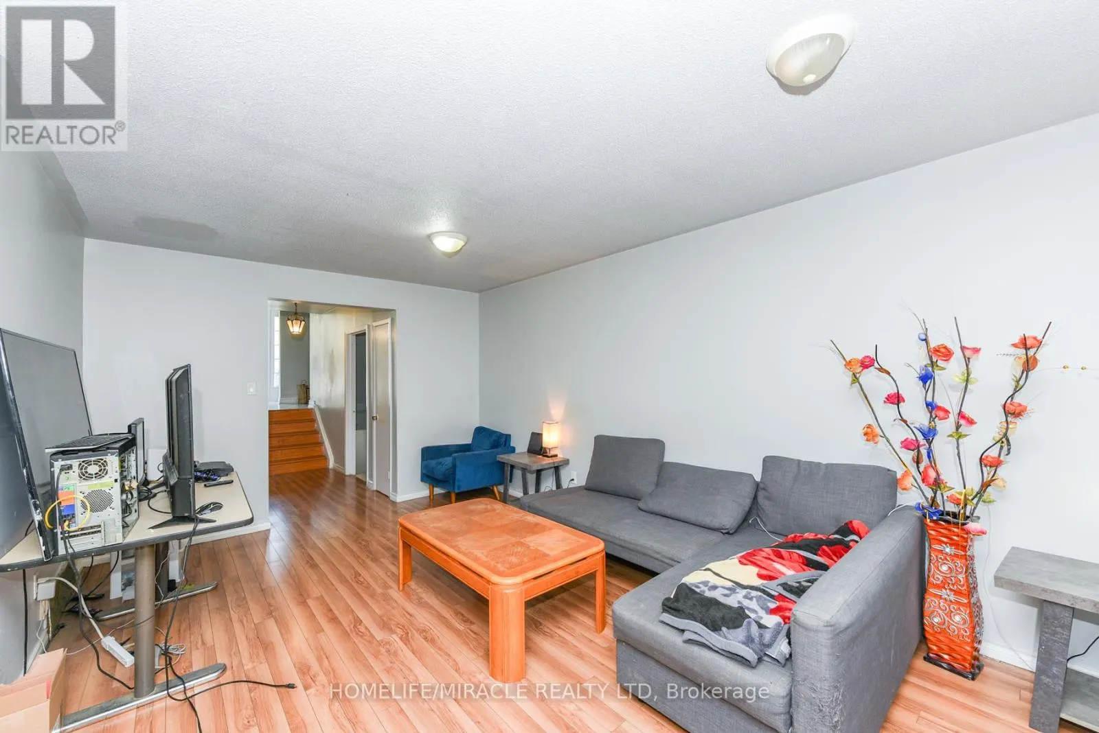 3442 LADDIE CRESCENT