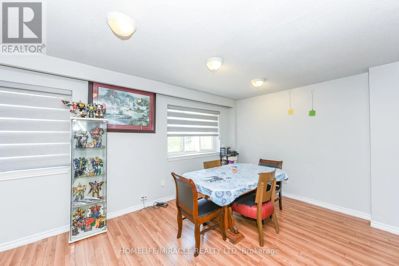 3442 LADDIE CRESCENT