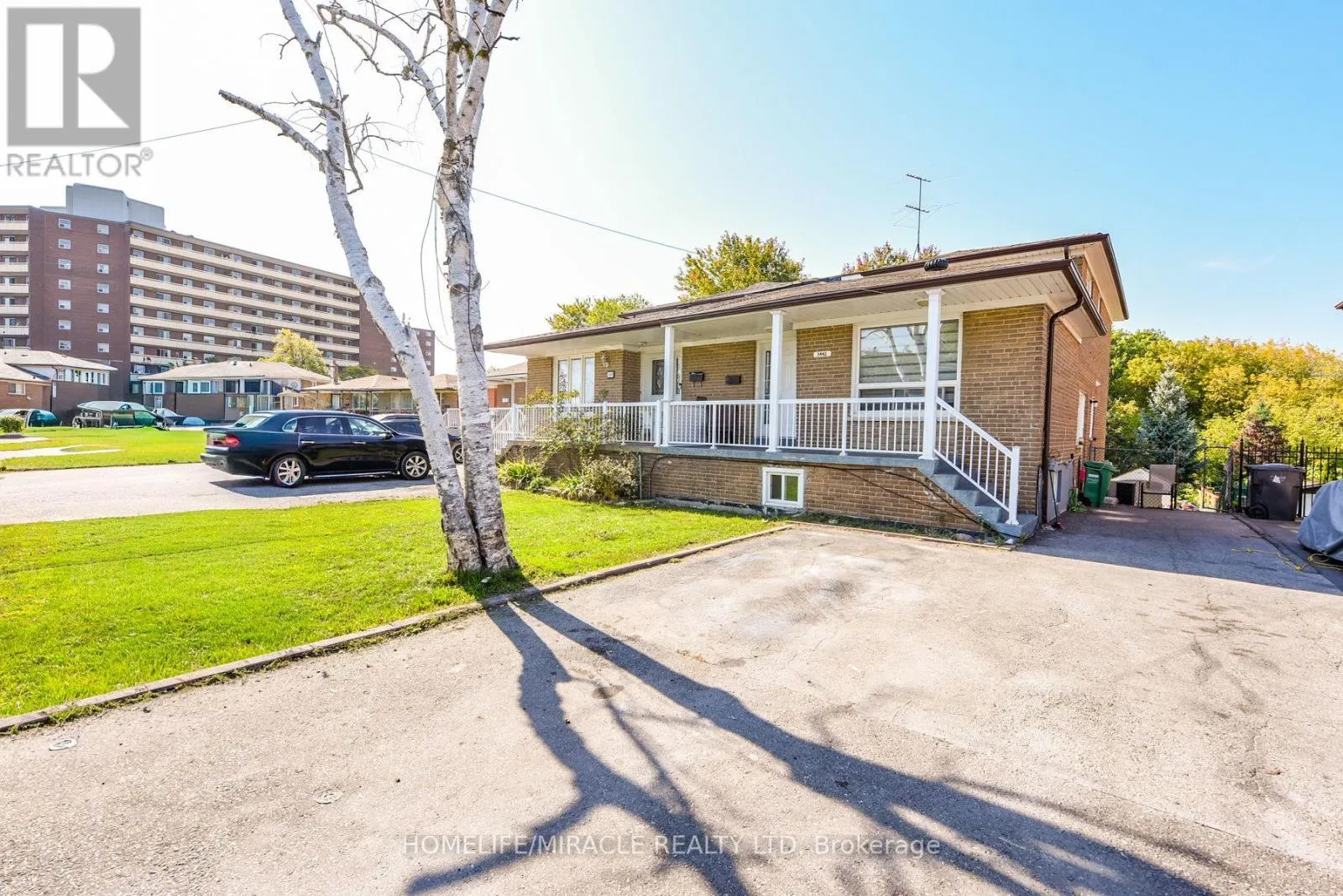3442 LADDIE CRESCENT