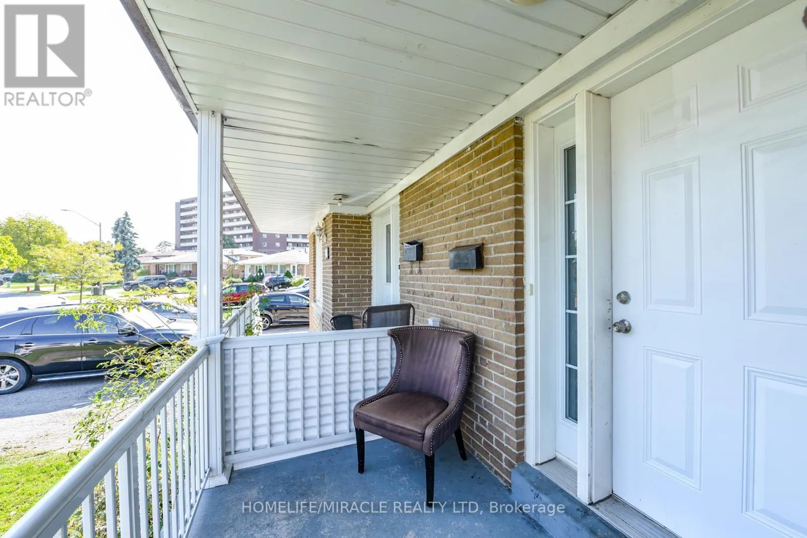 3442 LADDIE CRESCENT