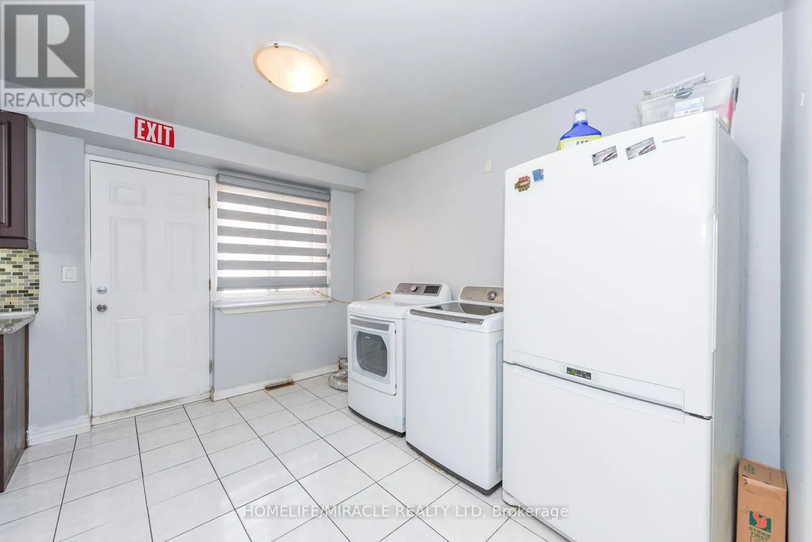 3442 LADDIE CRESCENT