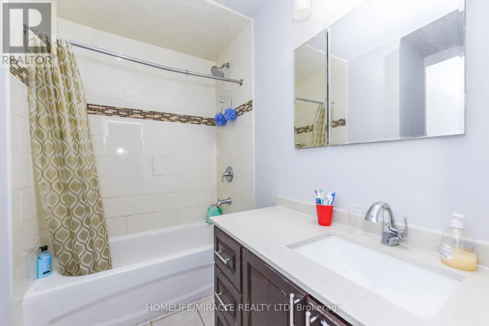 3442 LADDIE CRESCENT