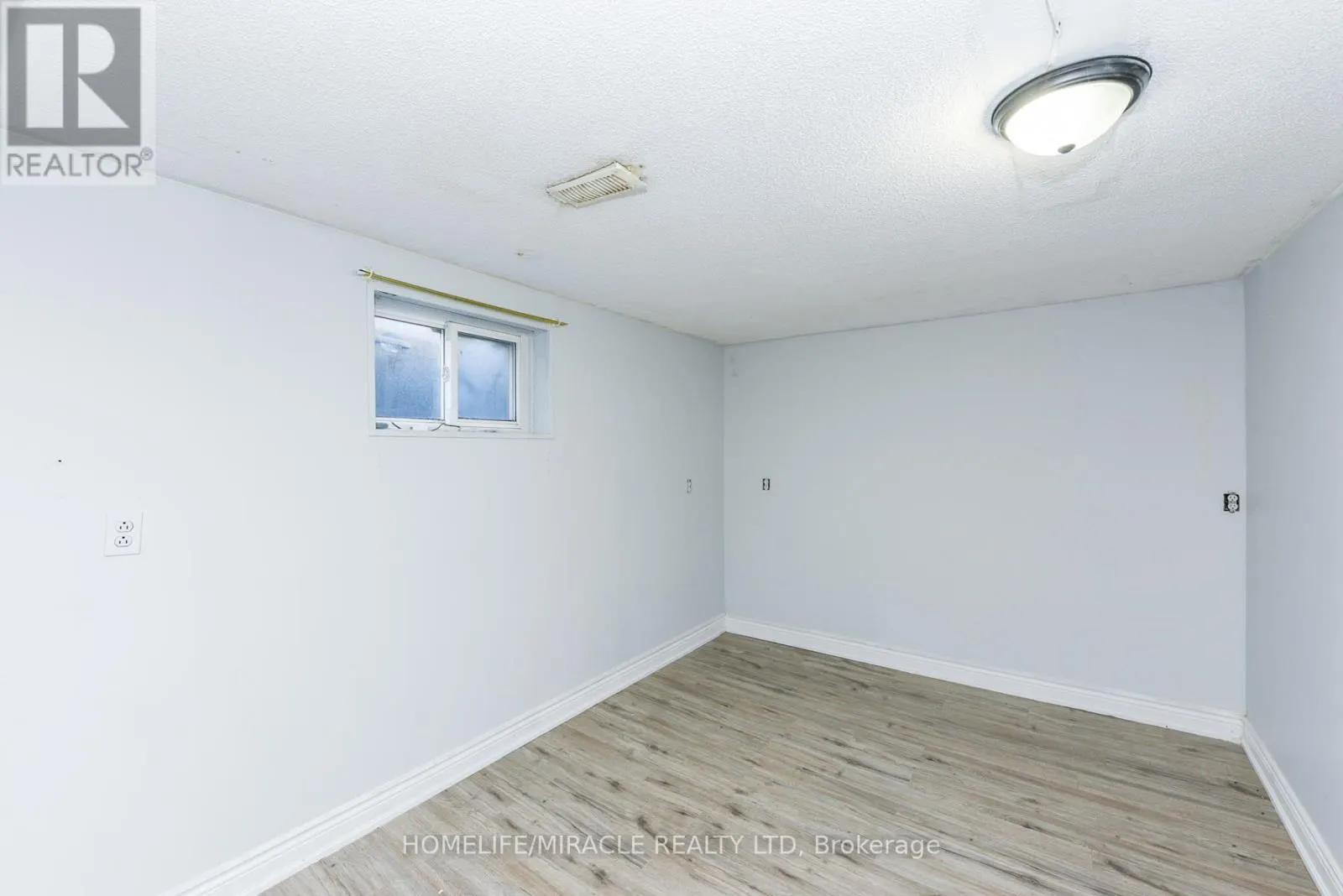 3442 LADDIE CRESCENT