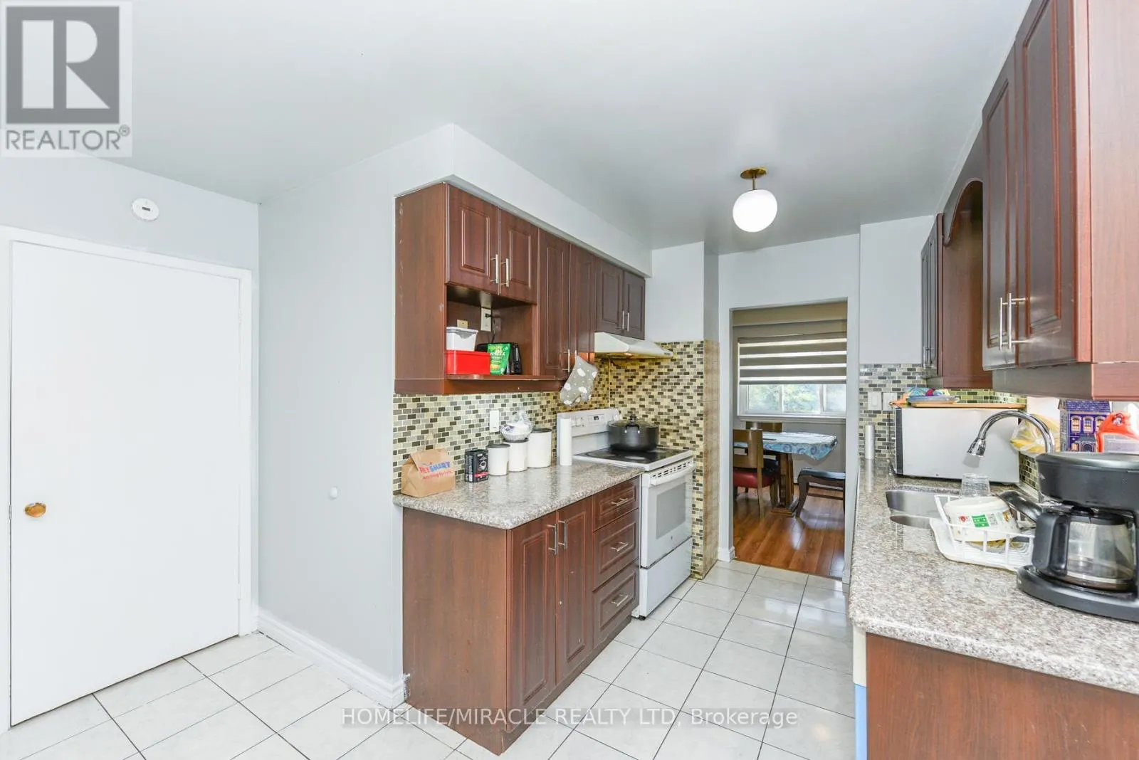 3442 LADDIE CRESCENT