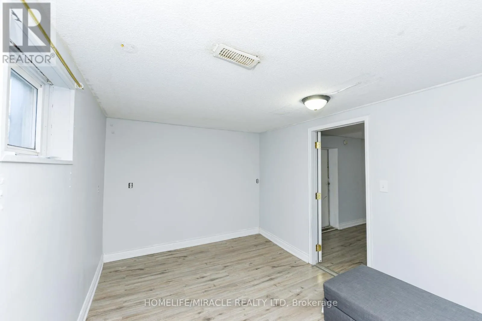 3442 LADDIE CRESCENT