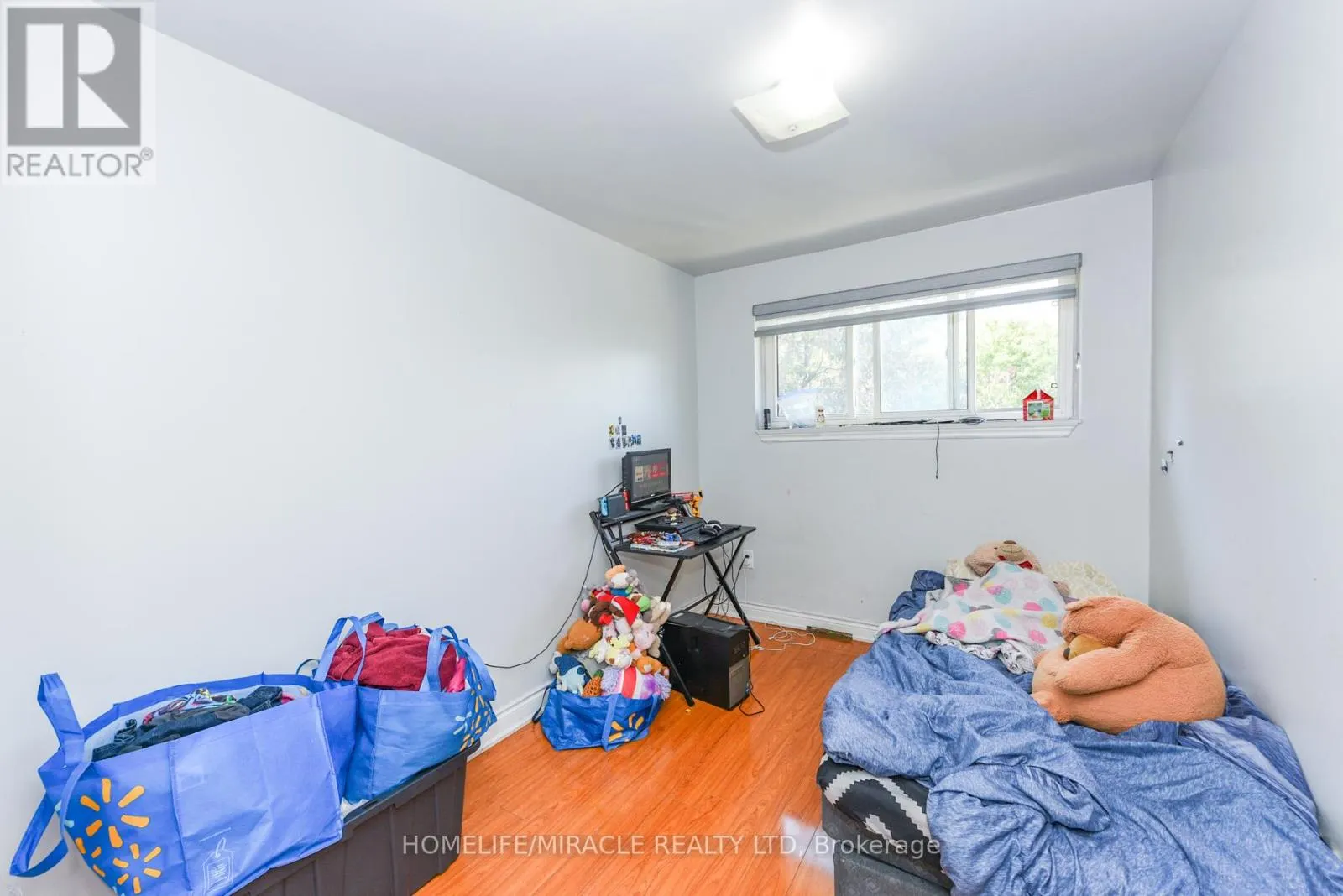 3442 LADDIE CRESCENT