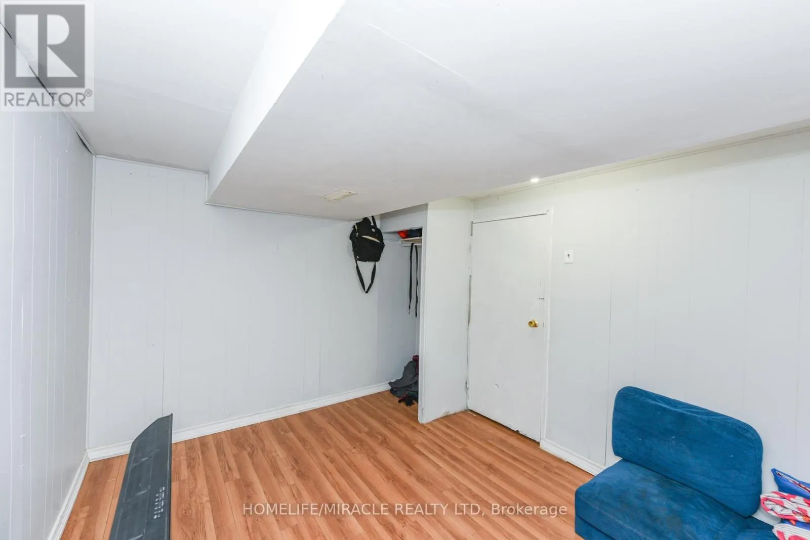 3442 LADDIE CRESCENT