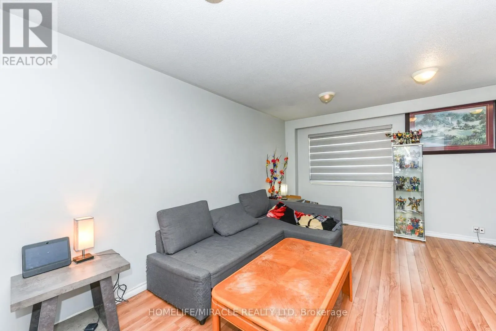 3442 LADDIE CRESCENT