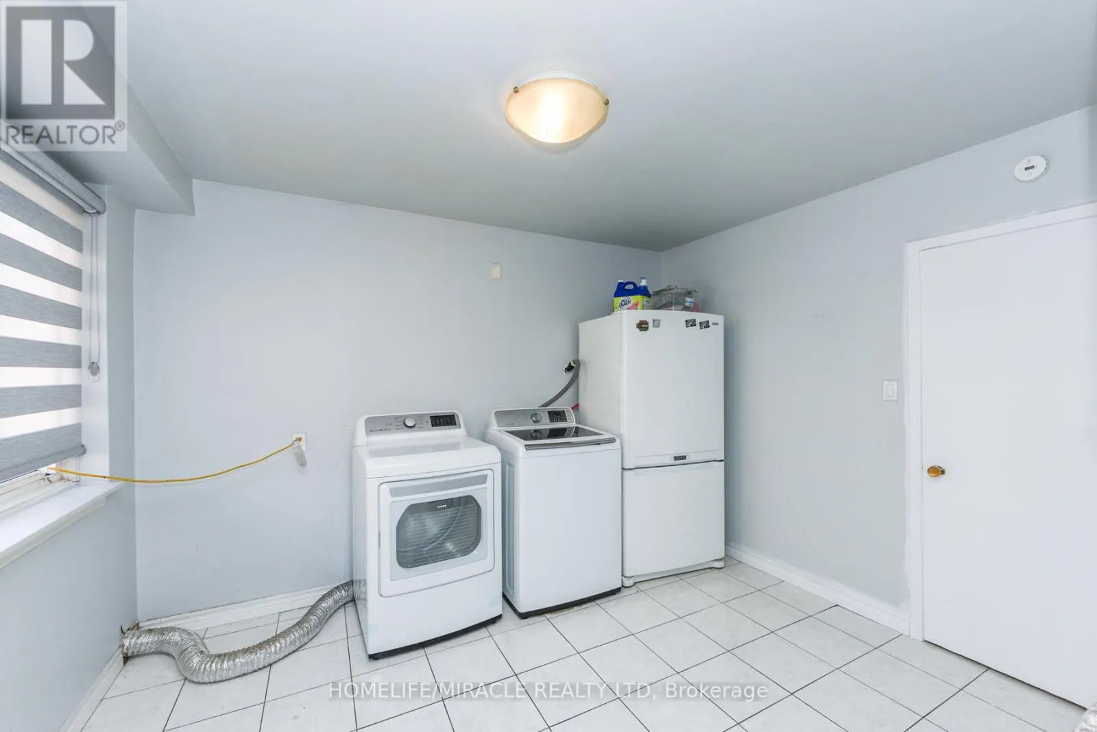 3442 LADDIE CRESCENT