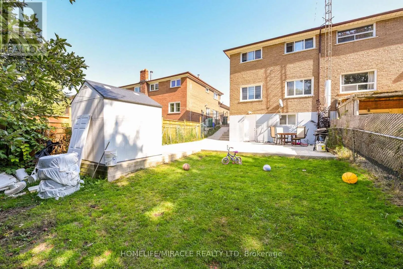 3442 LADDIE CRESCENT