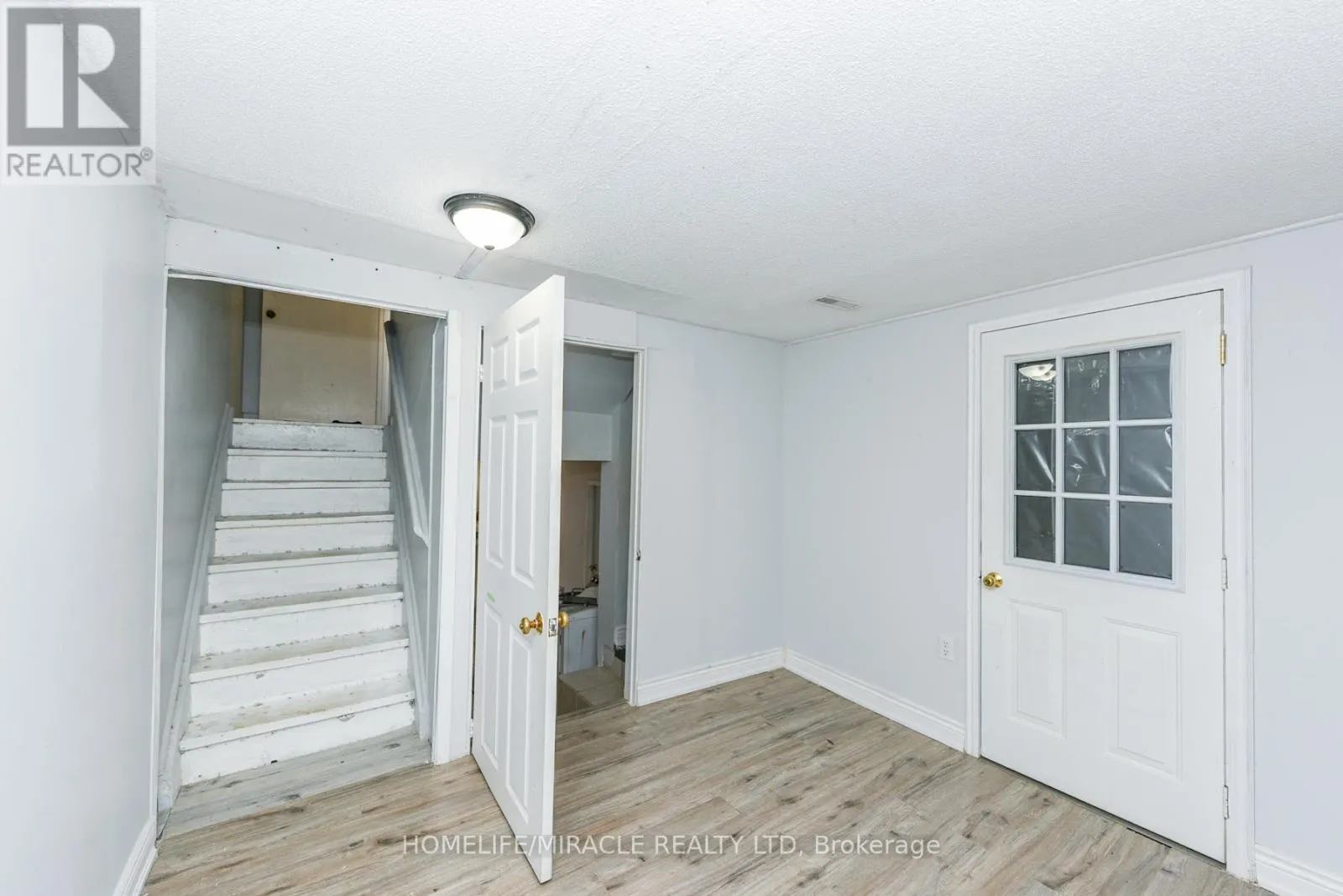 3442 LADDIE CRESCENT