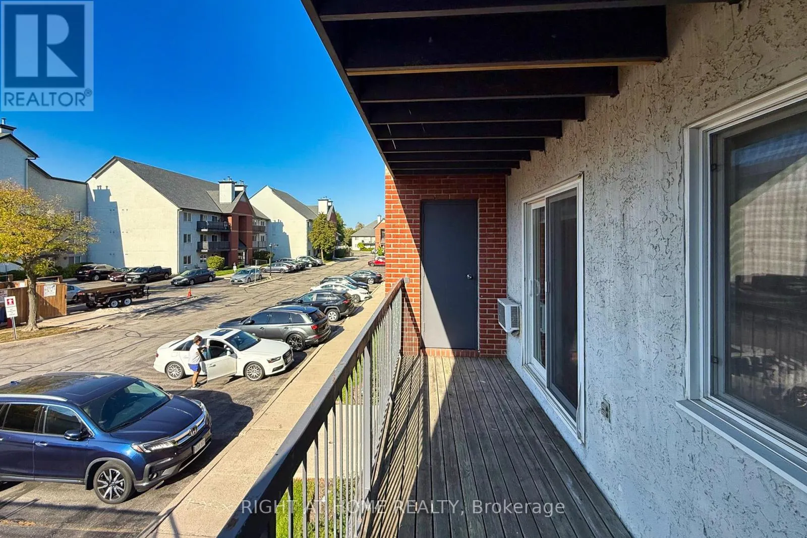 722 - 1450 GLEN ABBEY GATE