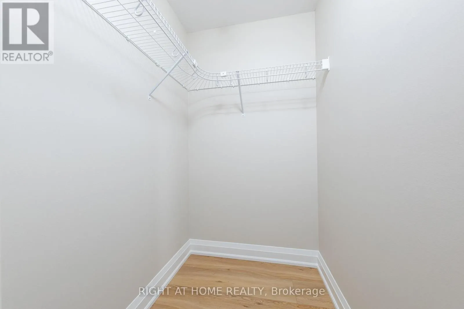 722 - 1450 GLEN ABBEY GATE