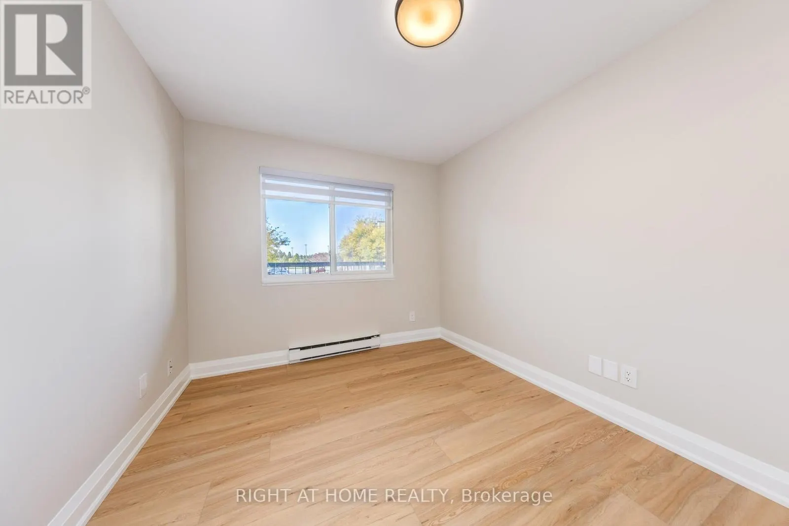 722 - 1450 GLEN ABBEY GATE
