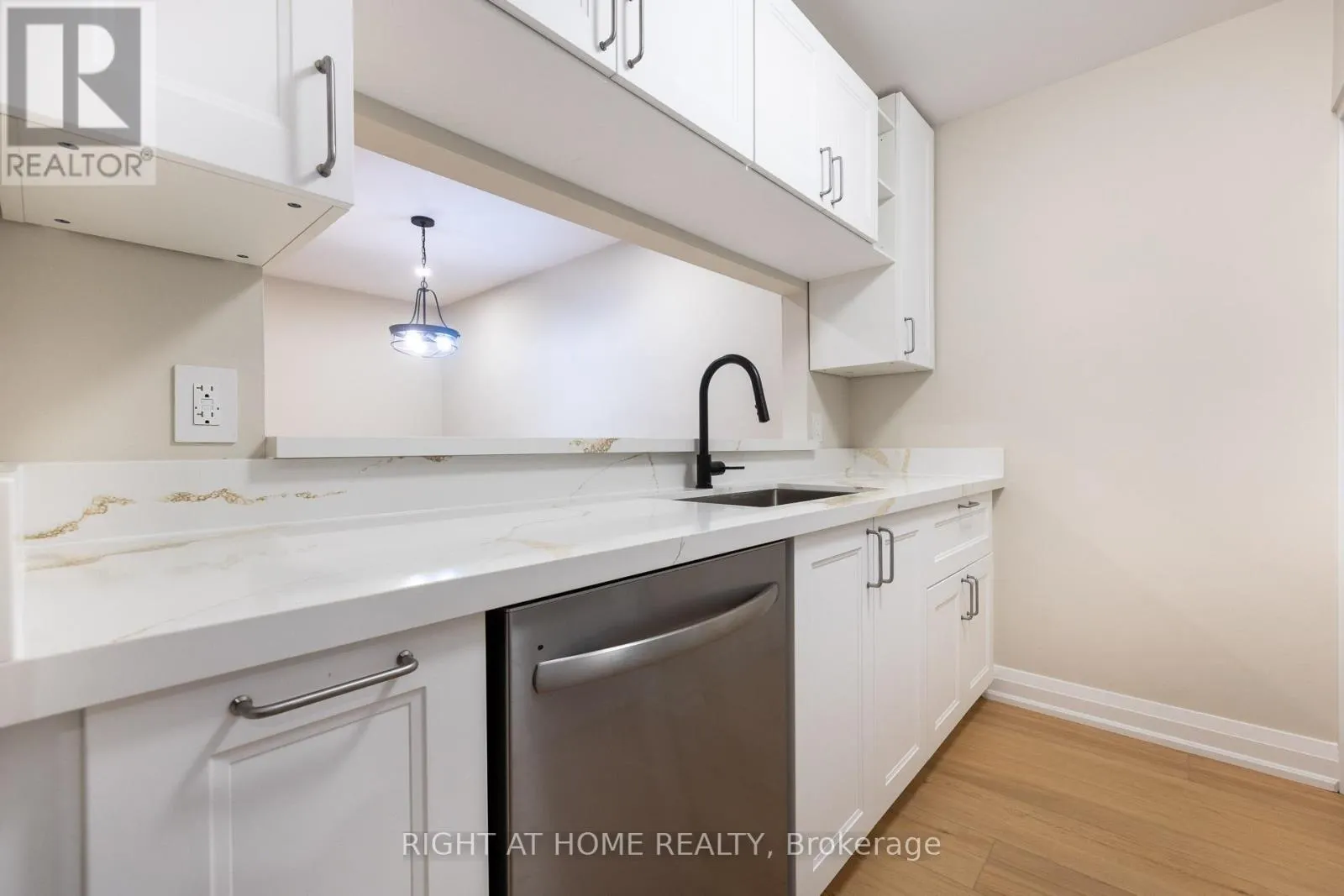 722 - 1450 GLEN ABBEY GATE