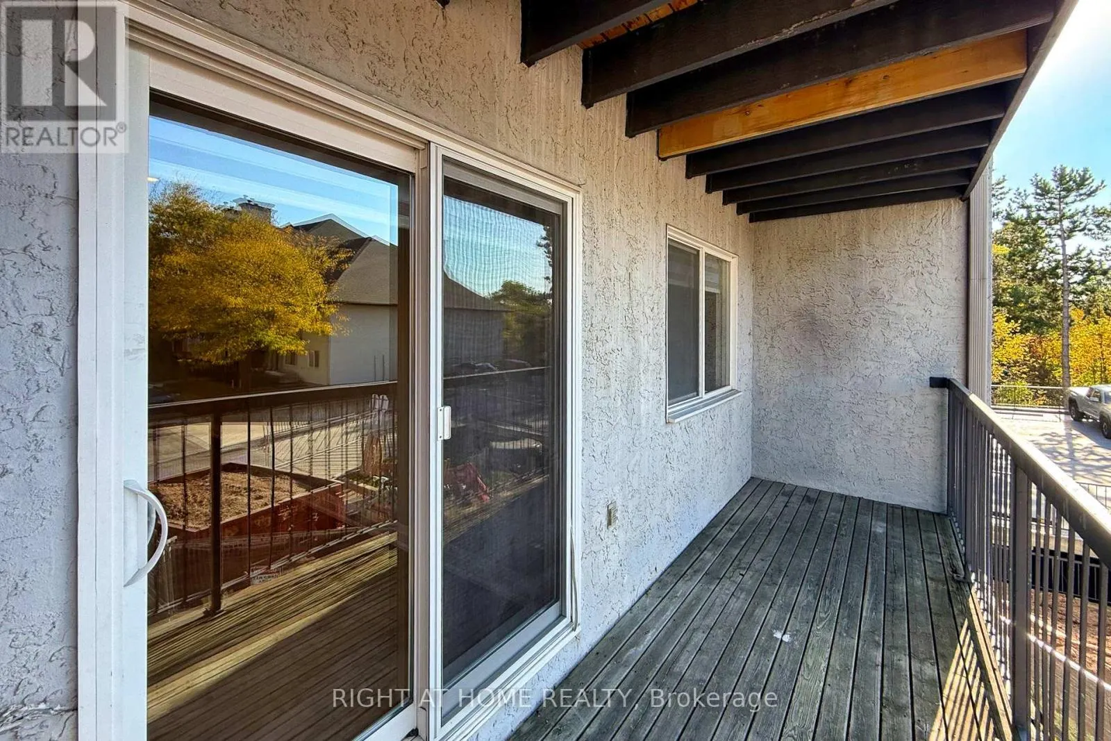 722 - 1450 GLEN ABBEY GATE
