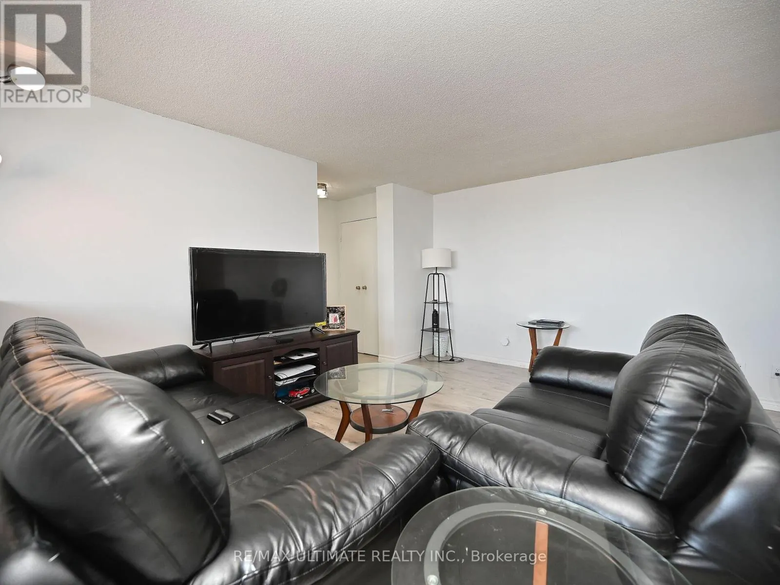 2101 - 3700 KANEFF CRESCENT