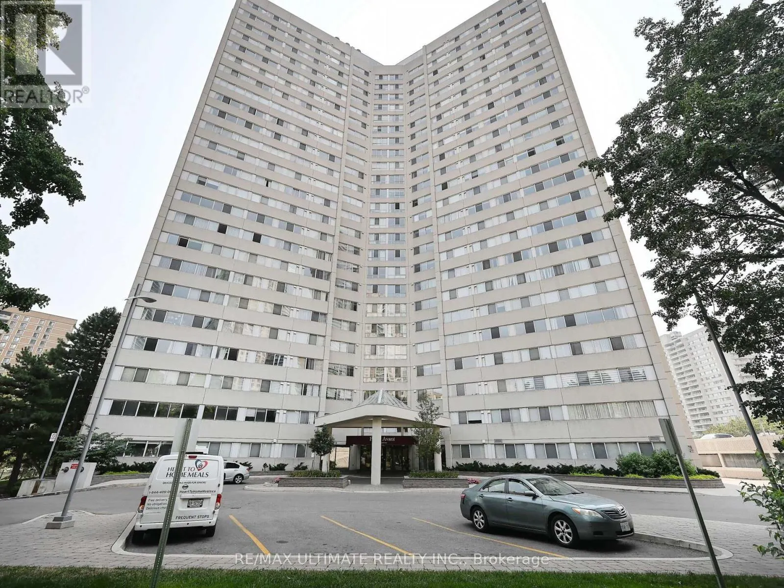 2101 - 3700 KANEFF CRESCENT