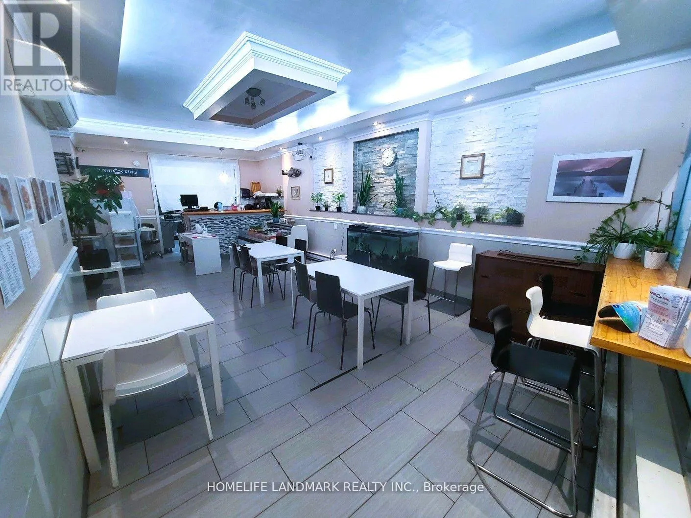 941 LAKESHORE ROAD E