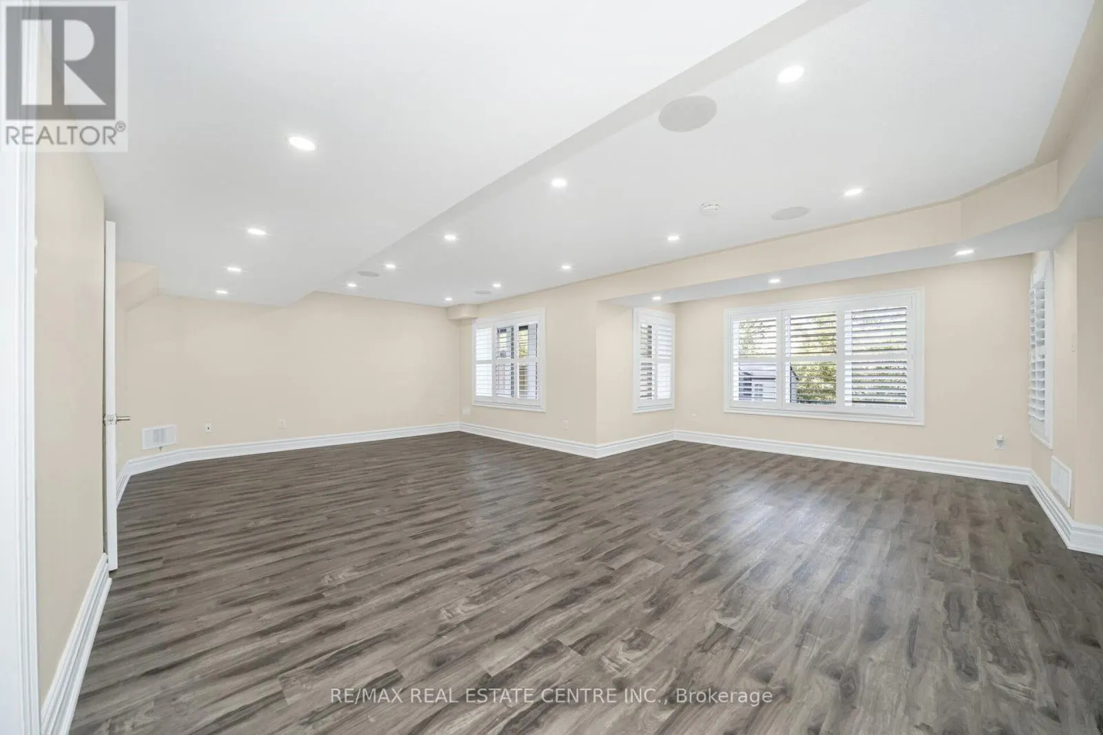15 INTERLACKEN DRIVE
